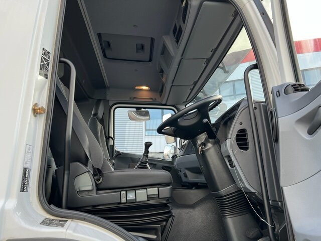New Cab chassis truck Mercedes-Benz Axor 2633 K 6x4 RHD Axor 2633 K 6x4 RHD Tempomat: picture 15
