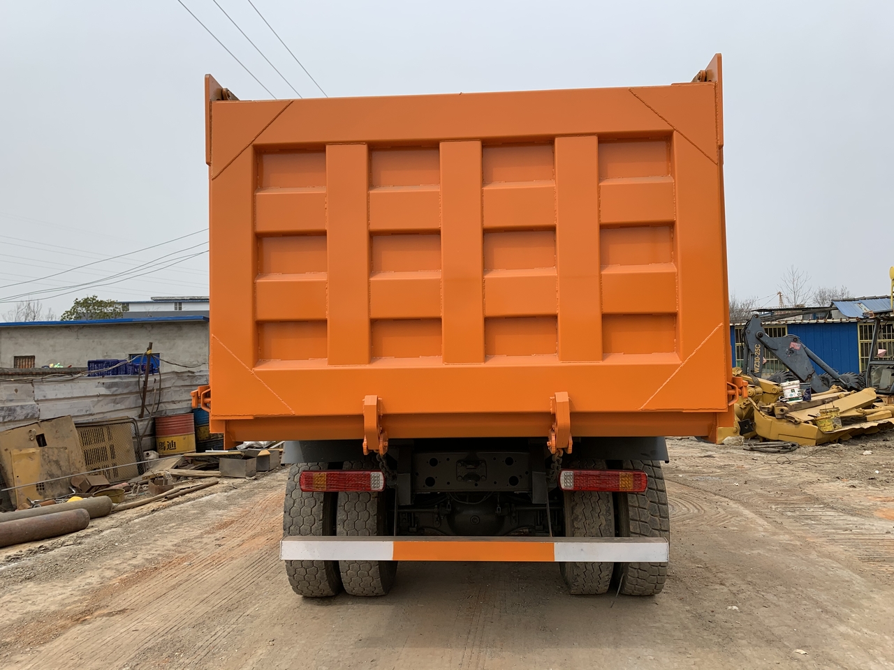 Tipper for transportation of silos SINOTRUK Howo 371 Dump truck: picture 6