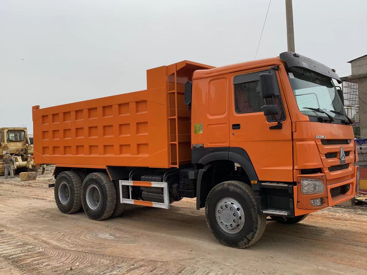 Tipper for transportation of silos SINOTRUK Howo 371 Dump truck: picture 3