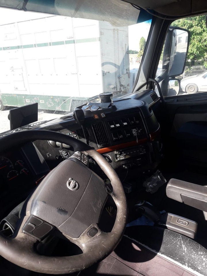 Volvo FH 12 Animal transporter leasing Volvo FH 12 Animal transporter: picture 14
