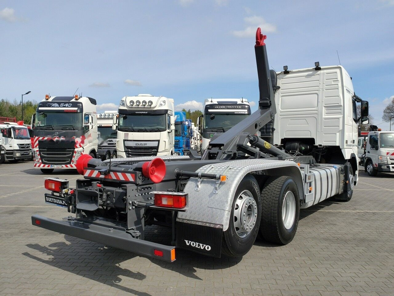 Hook lift truck Volvo FH 460: picture 17