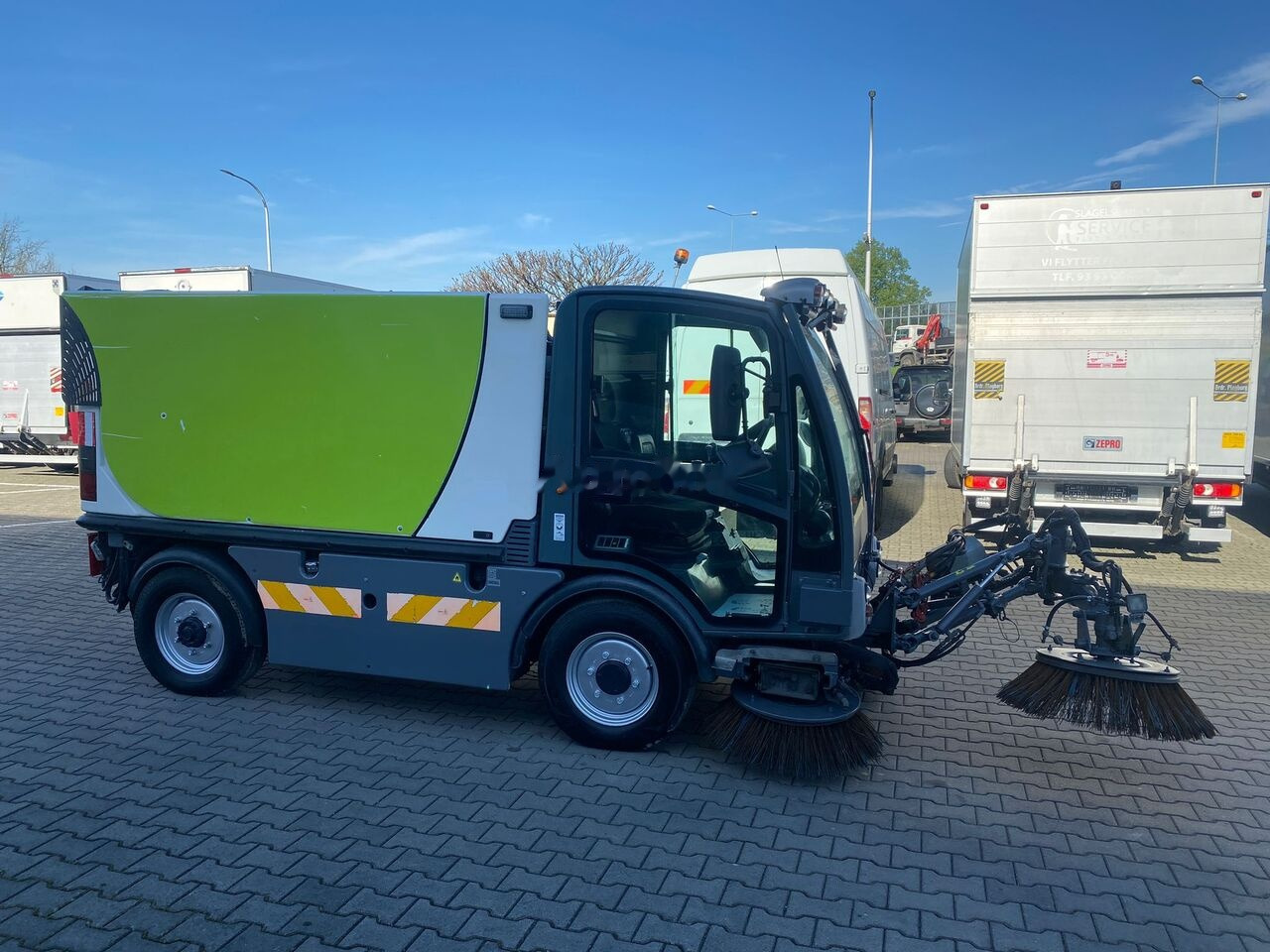 Road sweeper Boschung S3 Sweeper / EURO5 / 4X4 / NICE CONDITION / WORKS GREAT: picture 3
