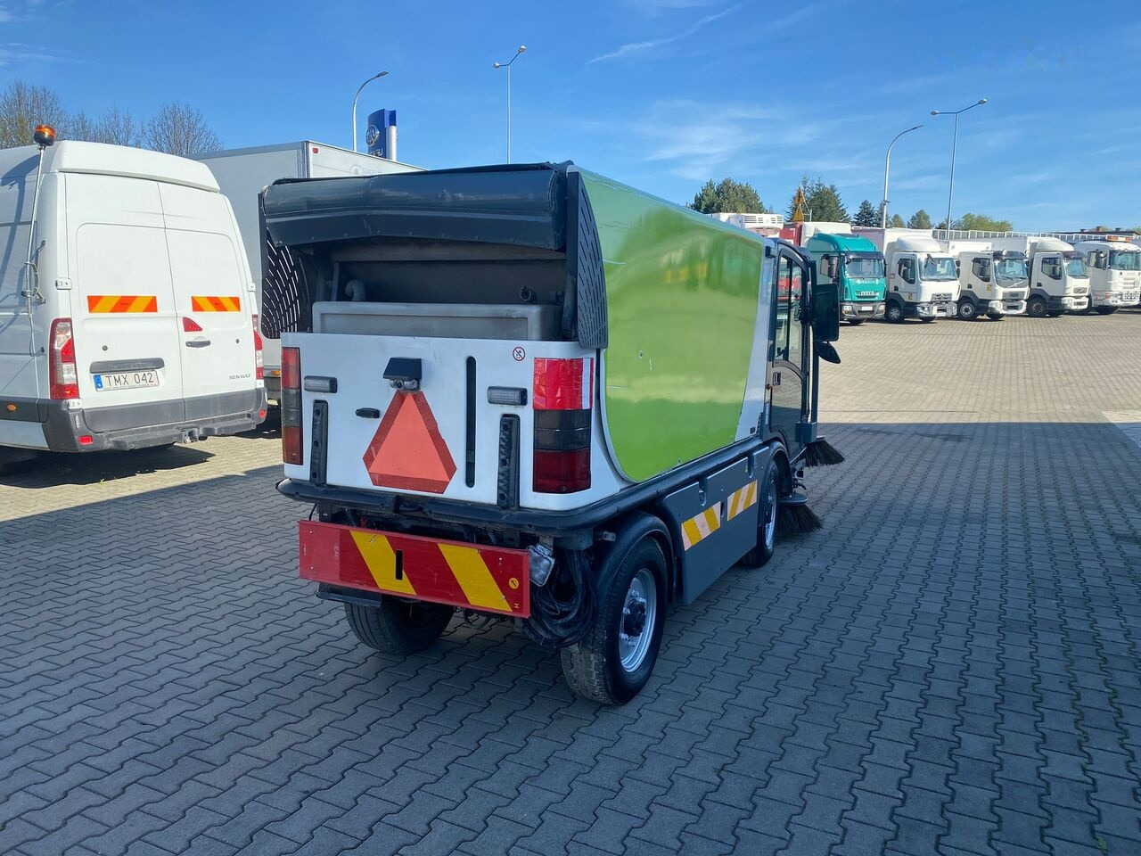 Road sweeper Boschung S3 Sweeper / EURO5 / 4X4 / NICE CONDITION / WORKS GREAT: picture 6