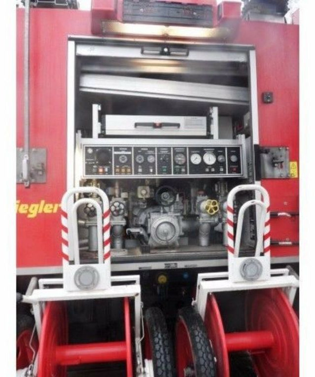 Fire truck Mercedes-Benz ACTROS 1835 Feuerwehr 2080 L Fire Unit !!: picture 9
