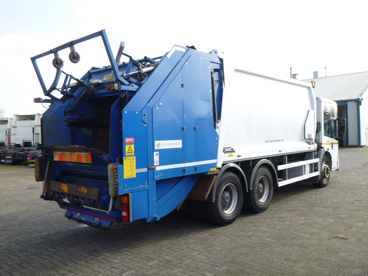 Garbage truck Mercedes Econic 2629 6x4 RHD Euro 5 EEV Geesink Norba refuse truck: picture 4