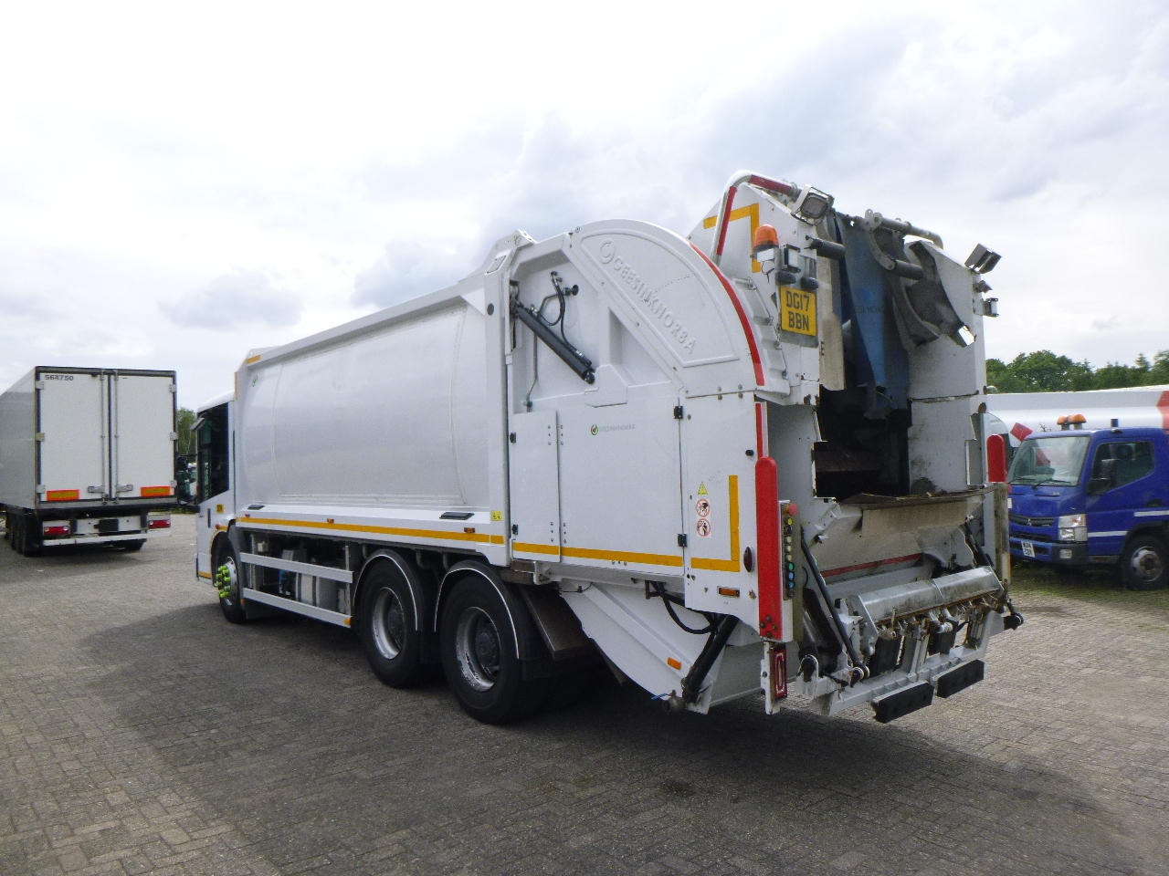 Garbage truck Mercedes Econic 2630 RHD 6x4 Geesink Norba refuse truck: picture 3