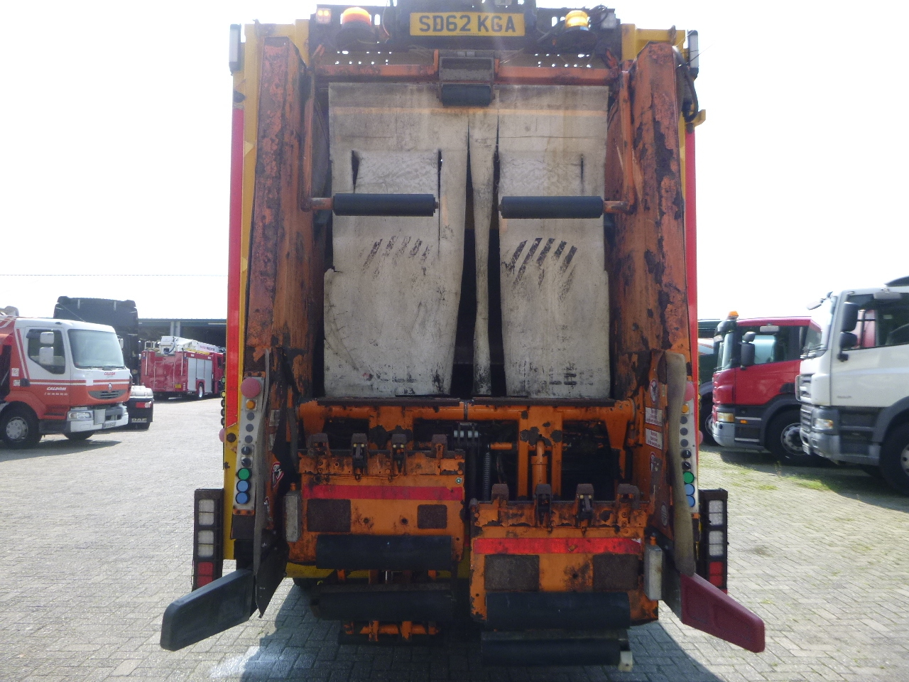 Garbage truck Mercedes Econic 2633 6x4 RHD Euro 5 EEV Faun Variopress refuse truck: picture 5