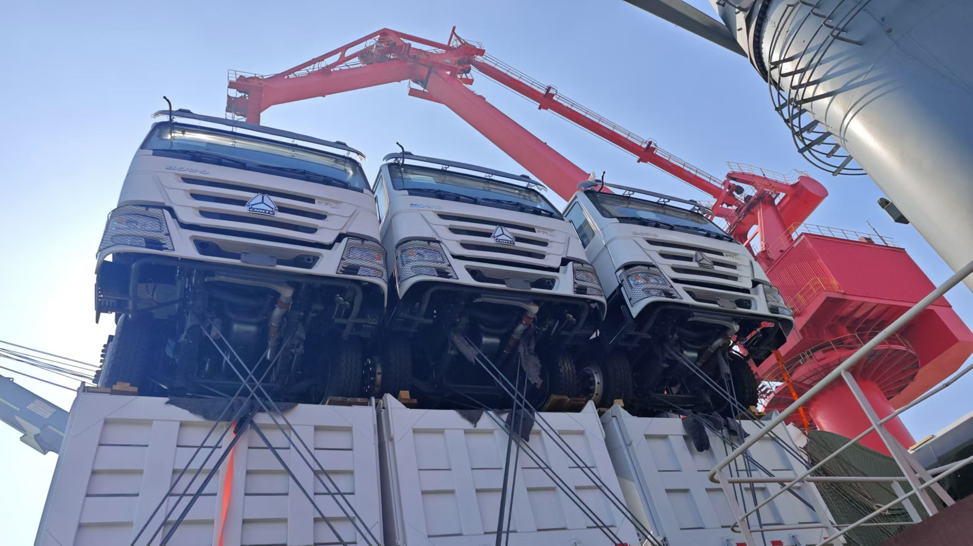 Toaks International Trading Company - Trucks - Year: 2022, rent undefined: picture 18