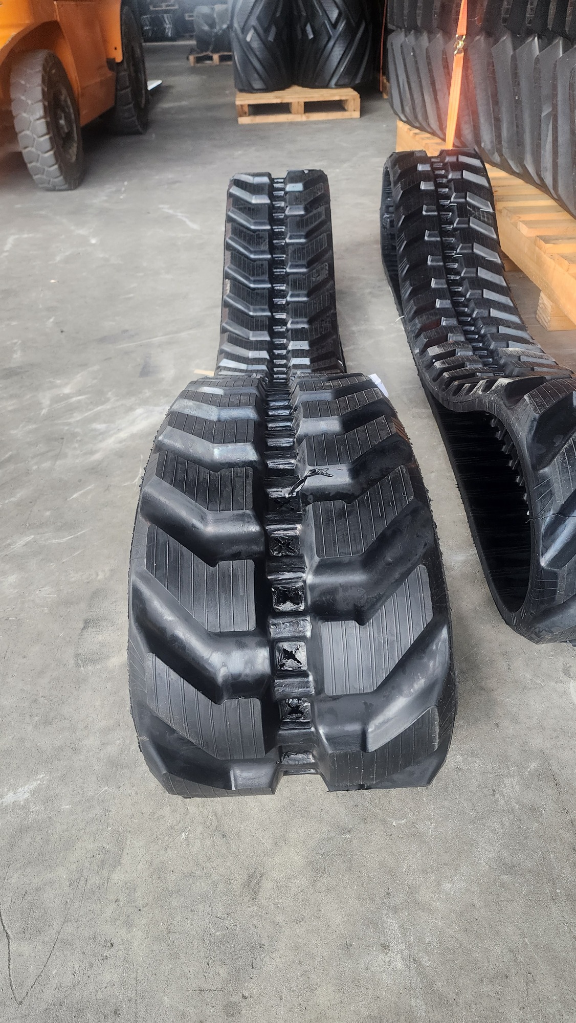 GLOBAL TRACK WAREHOUSE EUROPE GMBH undefined: picture 8