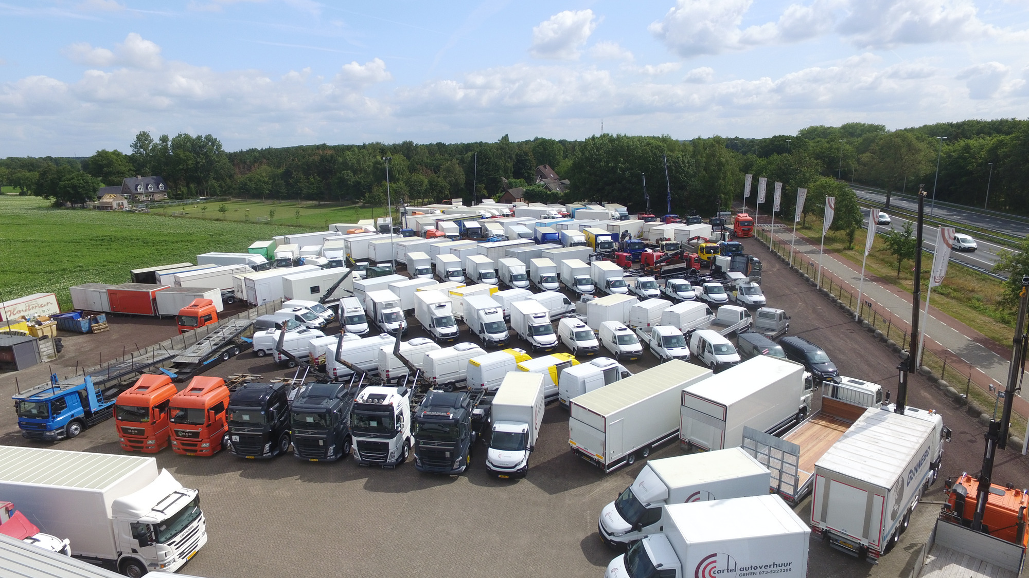 COPPENS TRUCKS BV - Tractor units undefined: picture 2