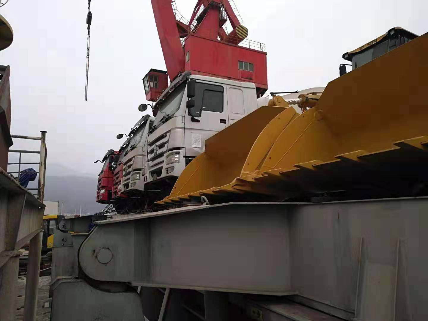 Shandong Guhong Auto Industrial CO., LTD - Trucks - Year: 2019, 6x4, air conditioner undefined: picture 9