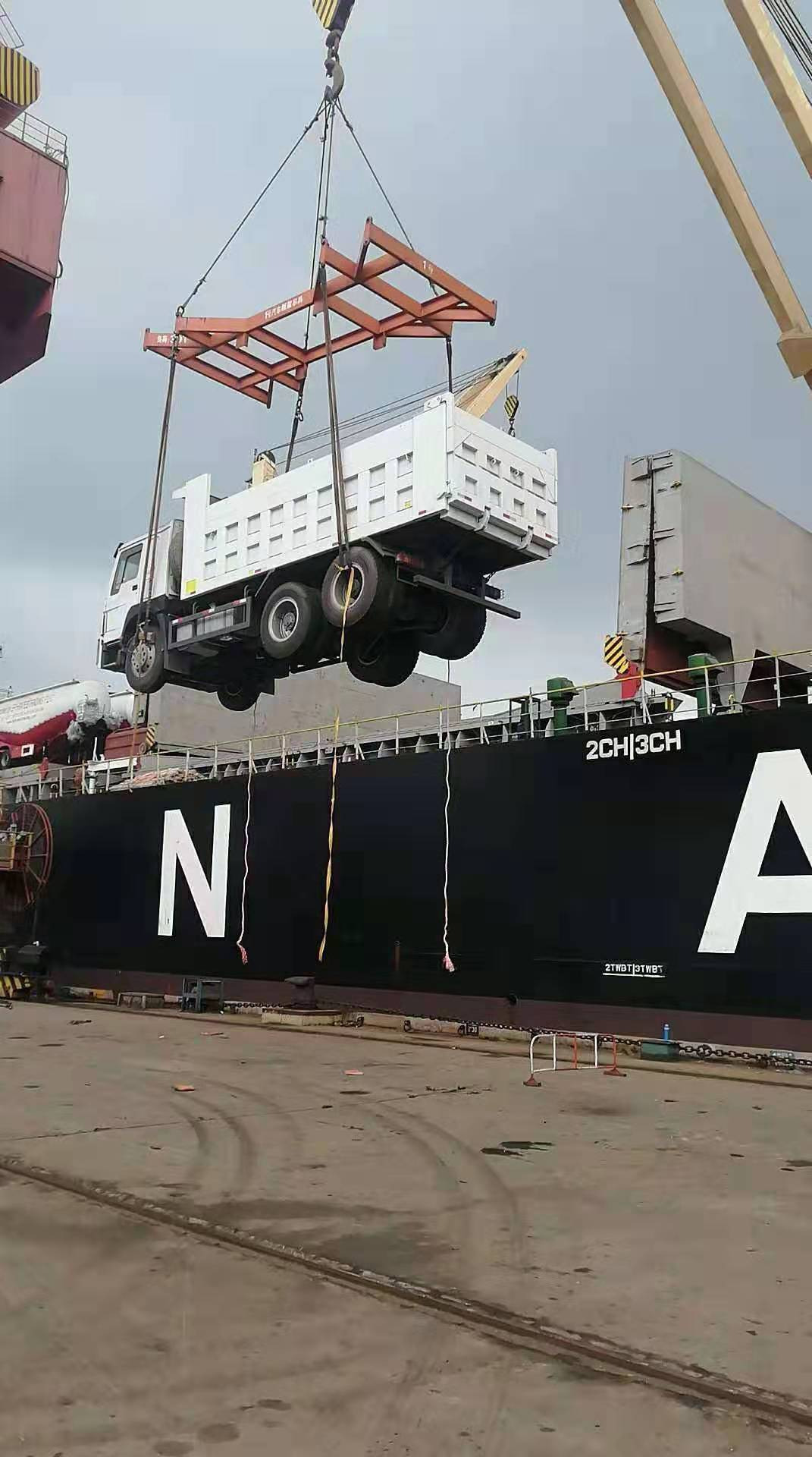 Shandong Guhong Auto Industrial CO., LTD - Trucks - Year: 2019, 6x4, air conditioner undefined: picture 4