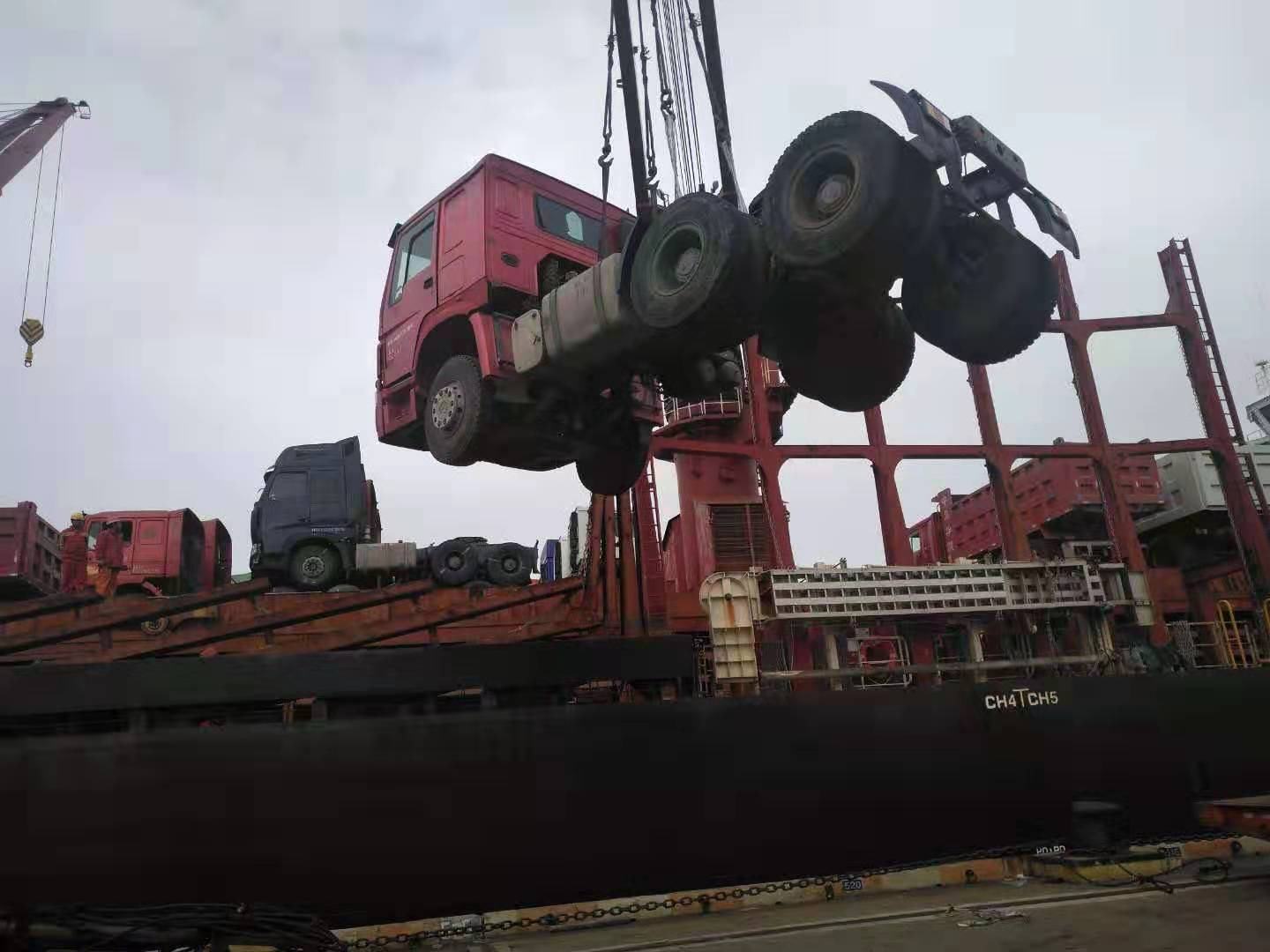 Shandong Guhong Auto Industrial CO., LTD - Trucks - Year: 2019, 6x4, air conditioner undefined: picture 6