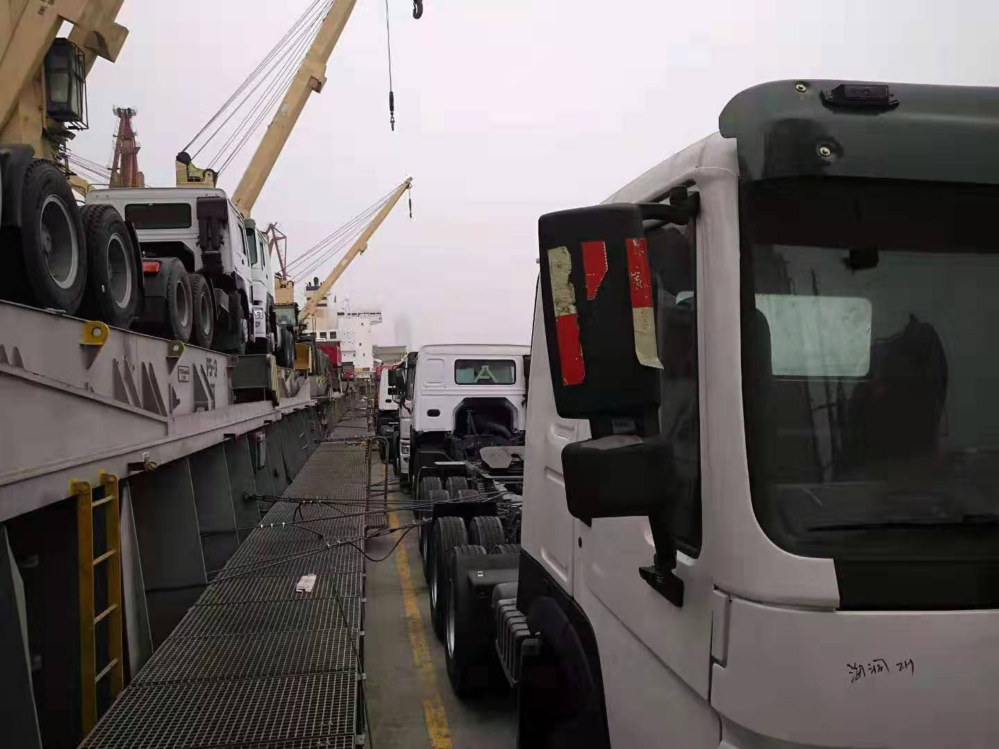 Shandong Guhong Auto Industrial CO., LTD - Trucks - Year: 2019, 6x4, air conditioner undefined: picture 10
