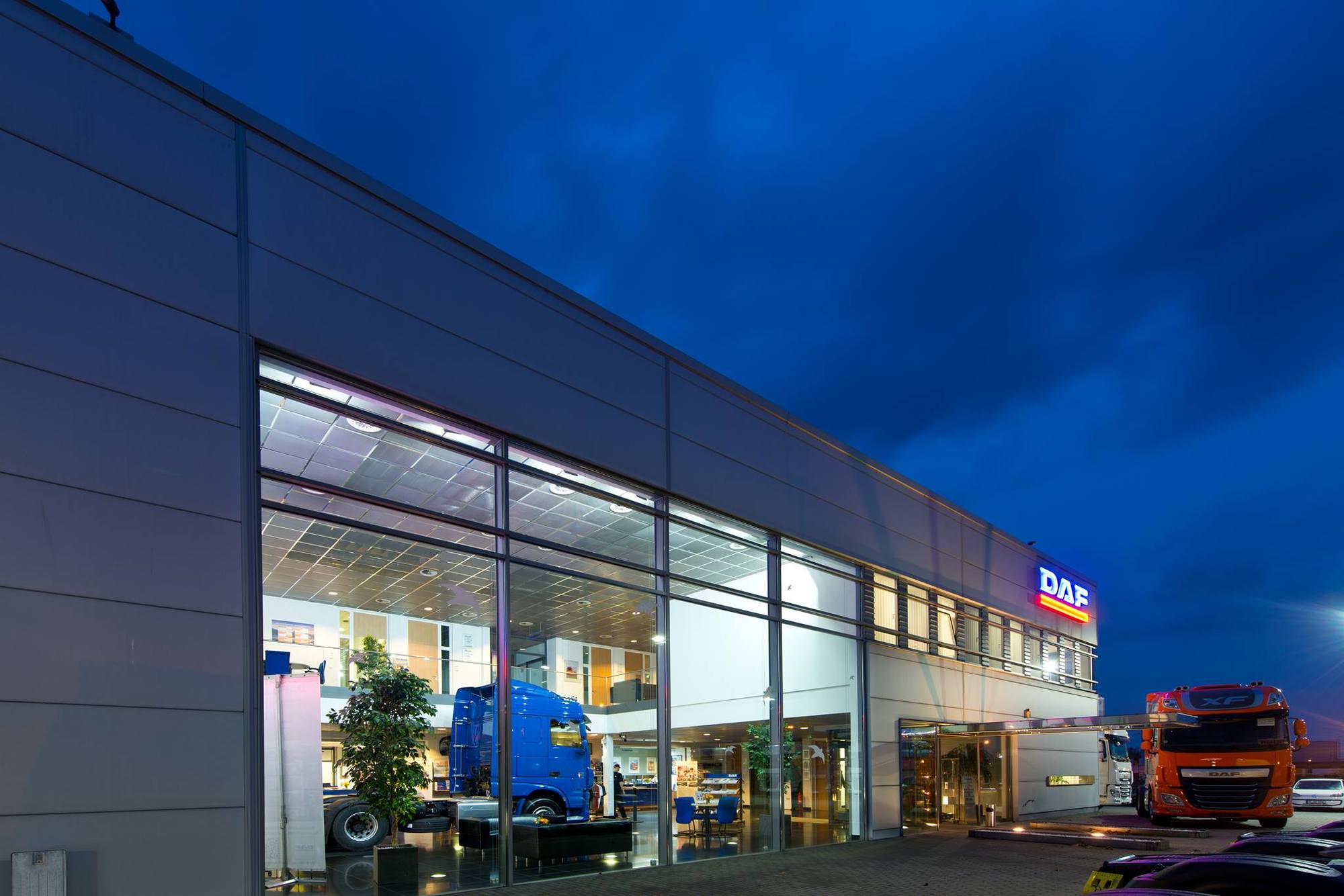 DAF Berlin GmbH - Tractor units - Euro 6, gearbox: automatic, air conditioner undefined: picture 1