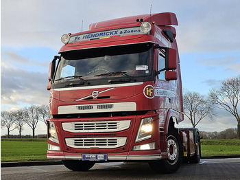 Tractor unit VOLVO FM11