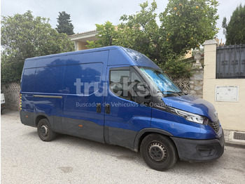 Closed box van IVECO Daily 35s16