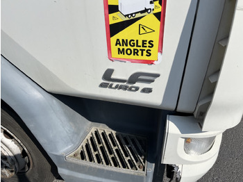 Curtainsider truck DAF LF 220: picture 3