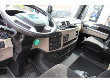 Interior photo 1: Tractor unit MAN TGX 18.500 XXL Standklima Navi Xenon Retarder