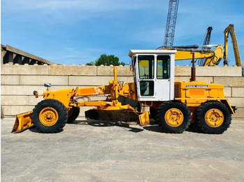 Grader JOHN DEERE