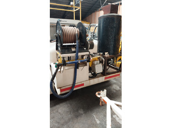 Aircraft deicer JBT GS320 Towable De-icer: picture 4 Aircraft deicer JBT GS320 Towable De-icer: picture 4