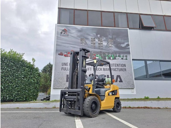 LPG forklift CATERPILLAR GP
