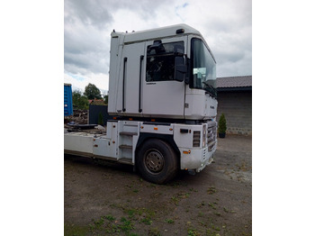 Tractor unit RENAULT Magnum 440