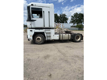 Tractor unit RENAULT Magnum 470: picture 3