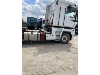 Tractor unit RENAULT Magnum 470: picture 5