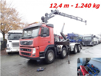 Hook lift truck