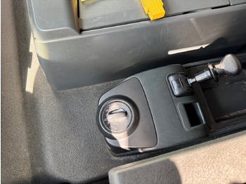 Box truck MAN TGM 26.340 6x2-4 LL TGM 26.340 6x2-4 LL, Getränkekoffer, Lenk-/Liftachse, LBW MBB, 2x AHK: picture 4 Box truck MAN TGM 26.340 6x2-4 LL TGM 26.340 6x2-4 LL, Getränkekoffer, Lenk-/Liftachse, LBW MBB, 2x AHK: picture 4