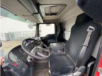 Interior photo 2: Beverage truck MAN TGM 26.340 6x2-4 LL TGM 26.340 6x2-4 LL Getränkewagen, Lenk-/Liftachse, LBW BÄR