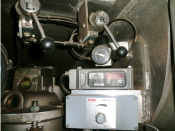 Tank truck Mercedes-Benz SK 1824 L 4x2 SK 1824 L 4x2, Esterer Tankaufbau ca. 13.100l, 2 Kammern: picture 5