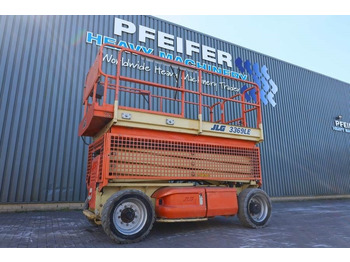 Scissor lift JLG
