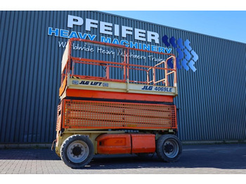 Scissor lift JLG