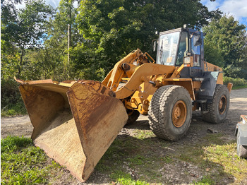 Wheel loader CASE