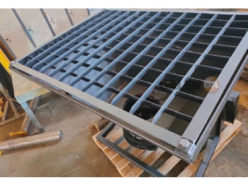 New Sand/ Salt spreader Bobcat Salt/Sand Spreader: picture 5 New Sand/ Salt spreader Bobcat Salt/Sand Spreader: picture 5