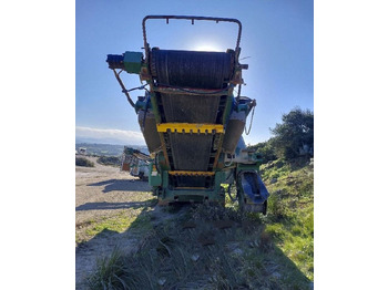 Mobile crusher McCLOSKEY