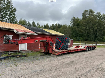 Low loader semi-trailer