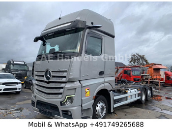 Container transporter/ Swap body truck MERCEDES-BENZ Actros 2545
