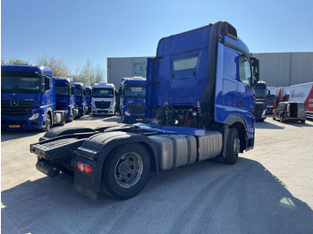 Tractor unit Mercedes-Benz Actros 1842 Streamspace / 937 dkm / 2 Tanks / NL Truck: picture 2