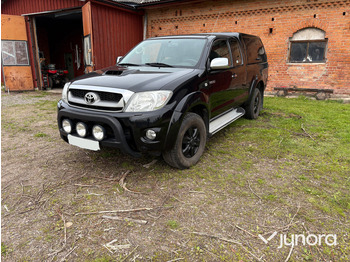 Pickup truck TOYOTA Hilux