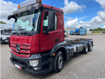 Skip loader truck MERCEDES-BENZ Antos 2543