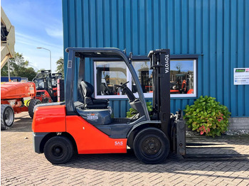 Diesel forklift TOYOTA