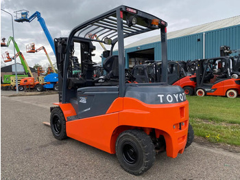 Electric forklift TOYOTA