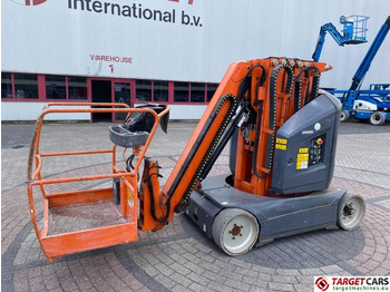 Vertical mast lift JLG