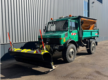 Road sweeper UNIMOG