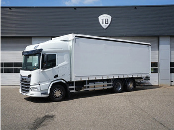 Curtainsider truck DAF XD 450