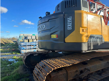 New Crawler excavator Volvo ECR 235 EL: picture 4