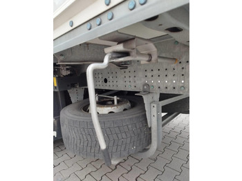 New Isothermal semi-trailer Schmitz Cargobull 3 axles  xLiftachse: picture 4
